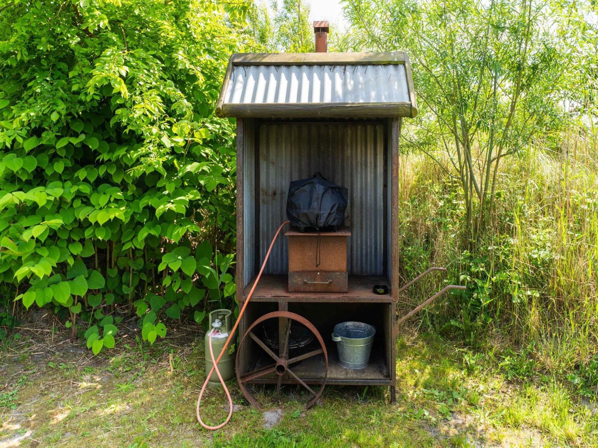 Quaint Bungalow In Callantsoog With Garden Bagian luar foto